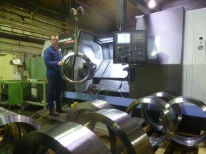 MACHINING OF LARGE DIAMETER BRANCH OUTLETS at the Delcorte SA works in France. Very modern manufacturing machinery